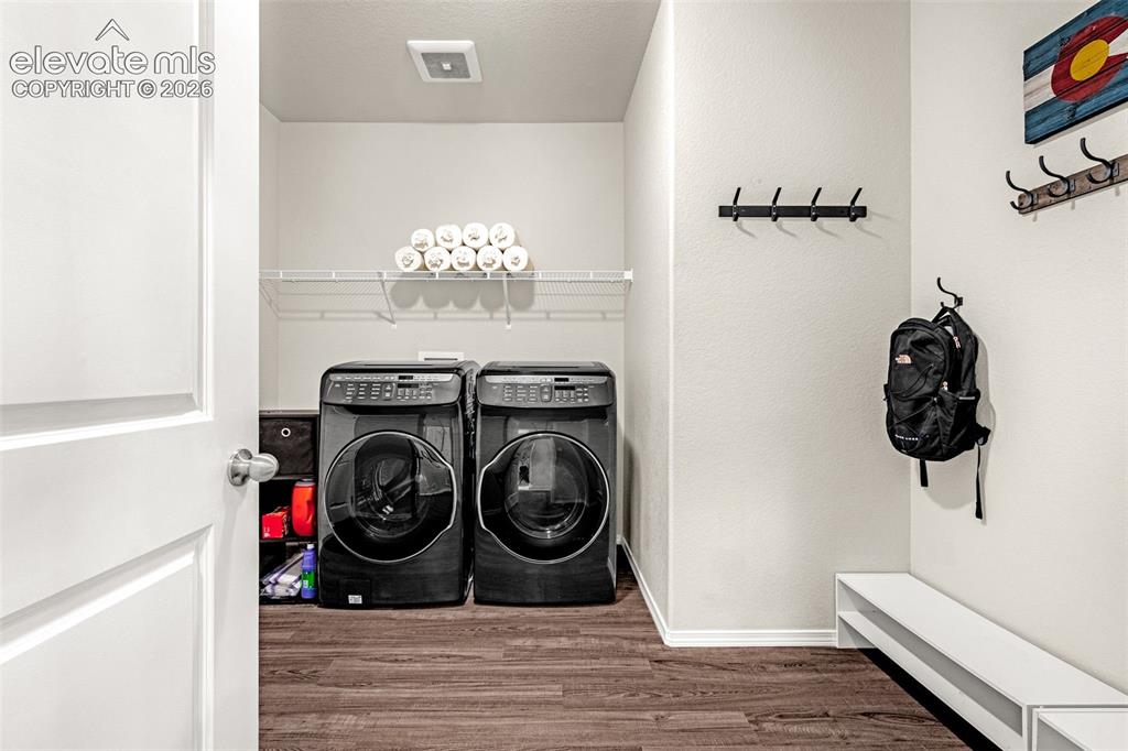 Image 7 of 50: Laundry