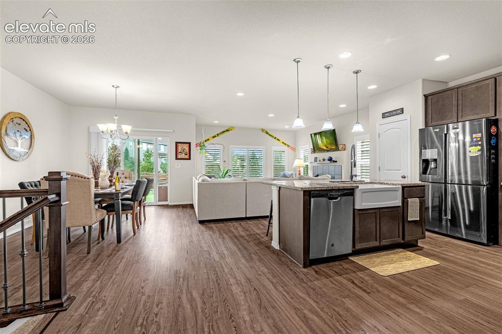 Image 8 of 50: Kitchen
