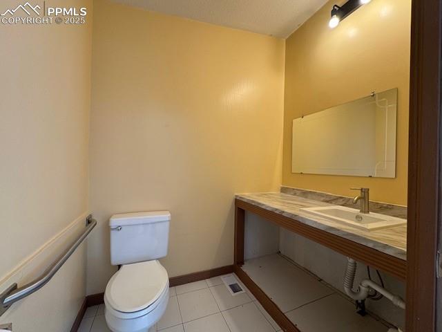 Image 12 of 13: bathroom  