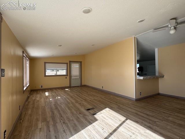 Image 3 of 13: interior / lobby