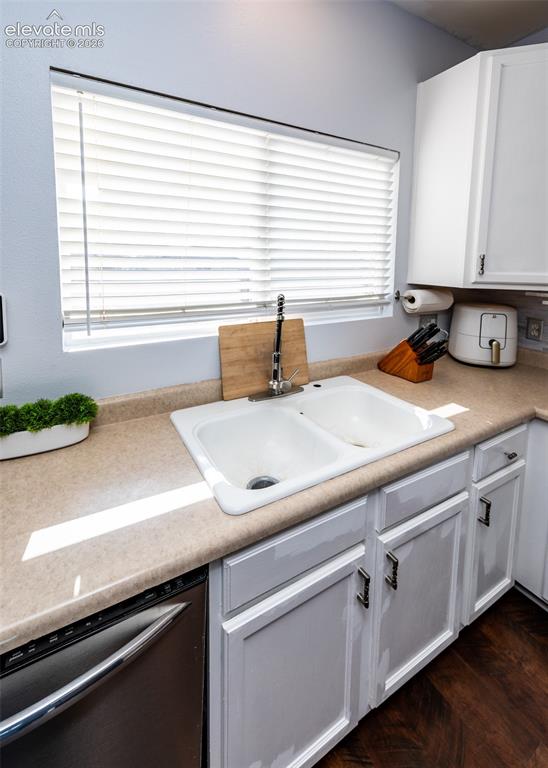 Image 16 of 37: Kitchen
