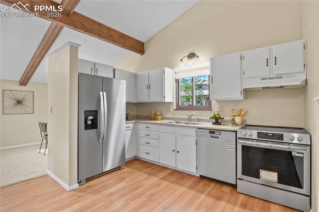 Image 10 of 37: Kitchen