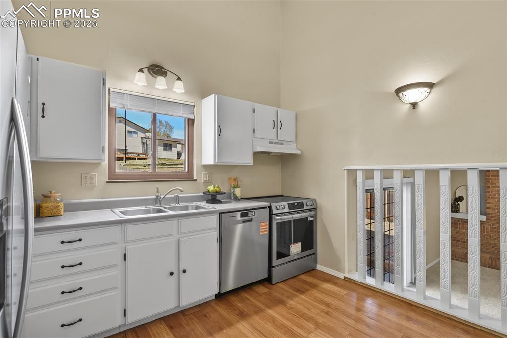 Image 11 of 37: Kitchen