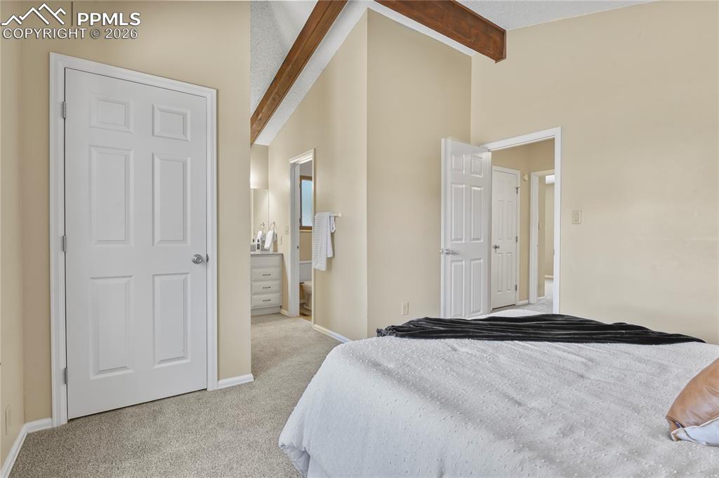 Image 17 of 37: Bedroom