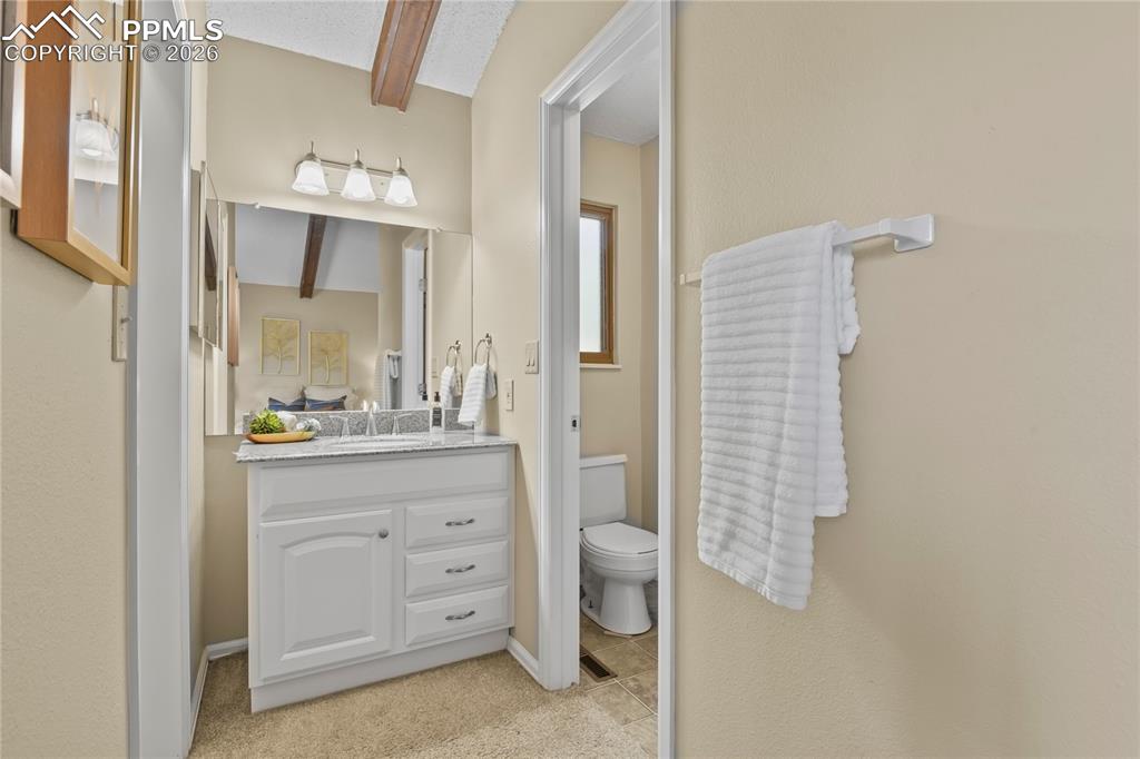 Image 19 of 37: Bathroom