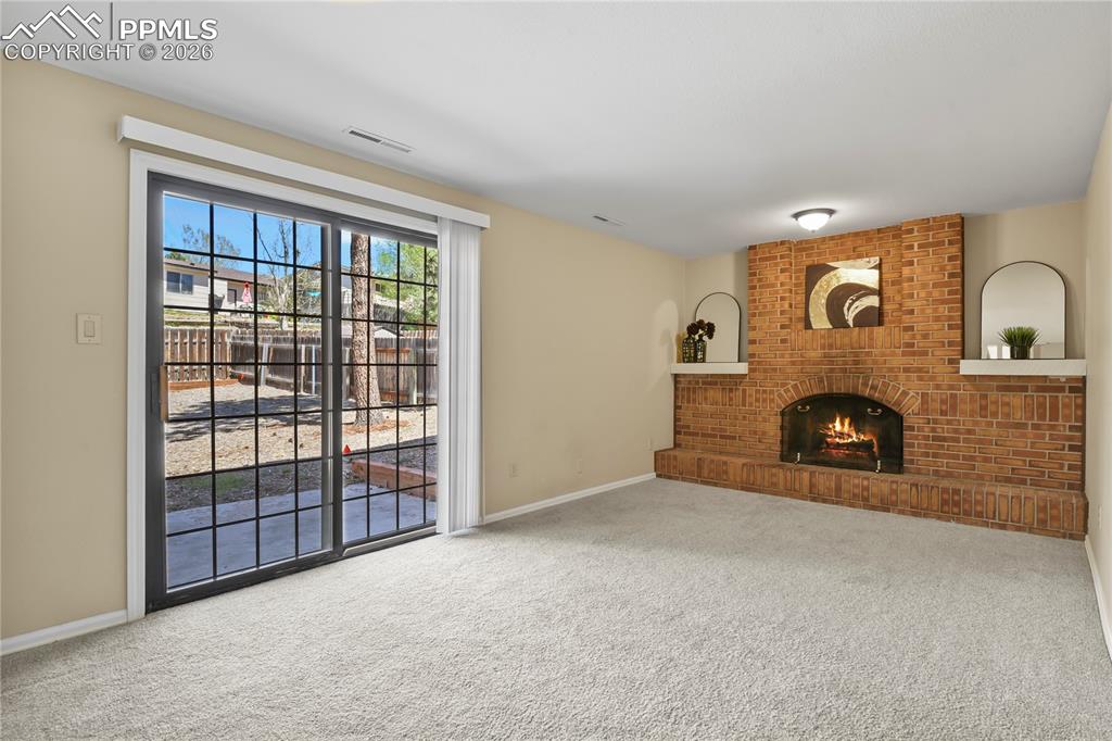 Image 25 of 37: Living Room