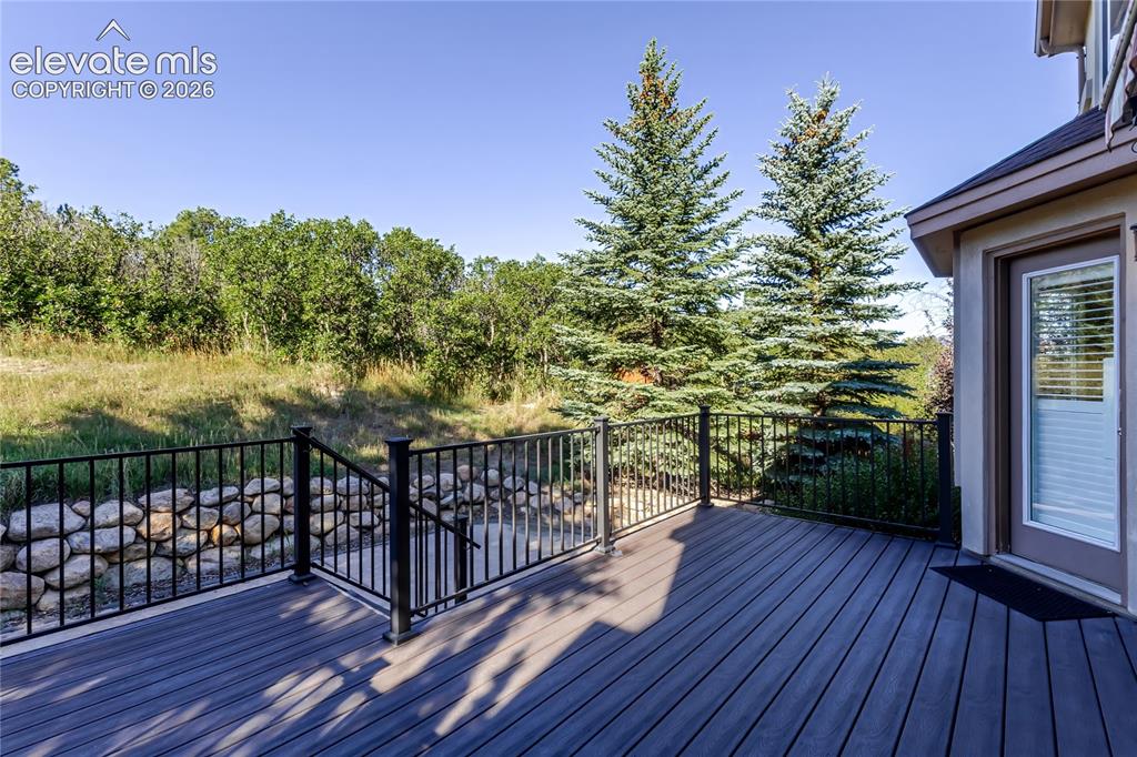 Image 44 of 50: Deck
