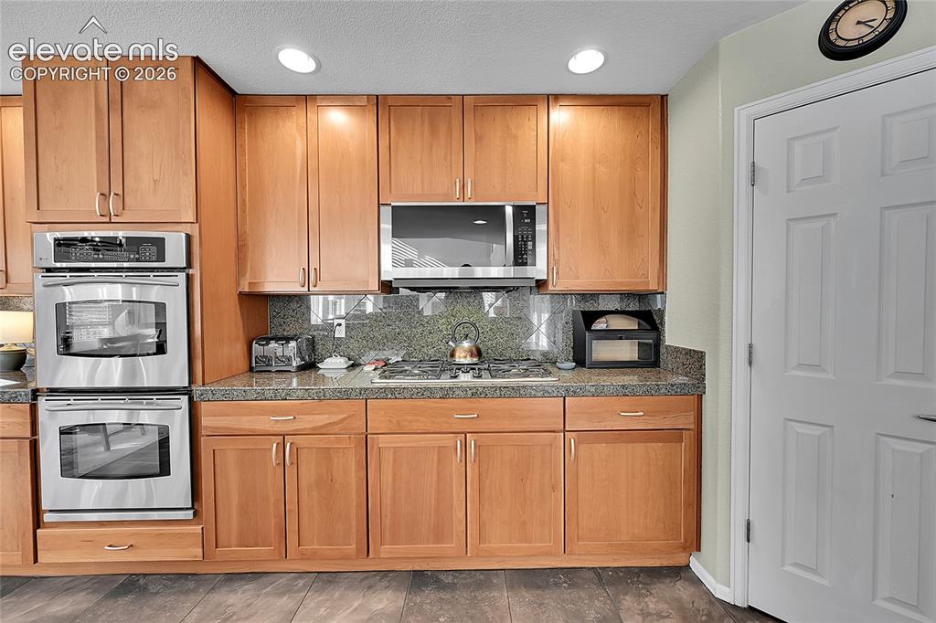 Image 8 of 43: Kitchen