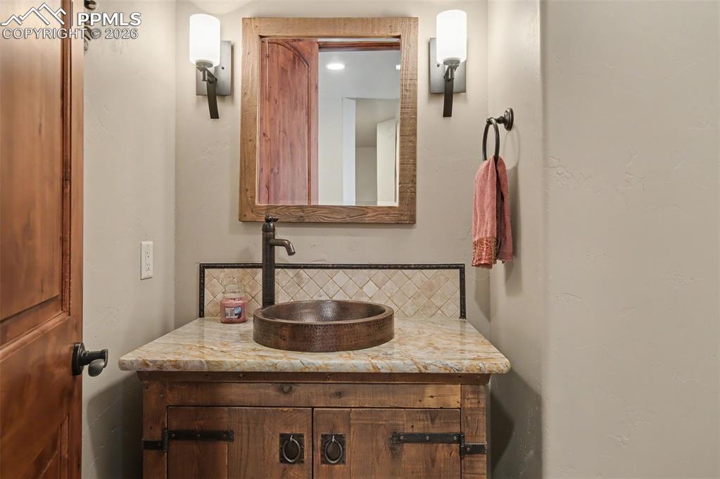 Image 23 of 49: Ensuite 3/4 bath