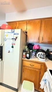 Image 23 of 25: Kitchen