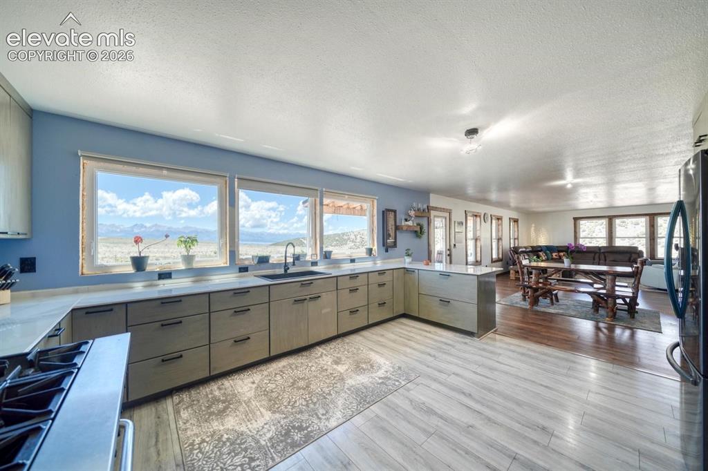 Image 9 of 50: Dining Area