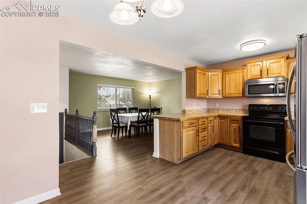 Image 12 of 35: Kitchen