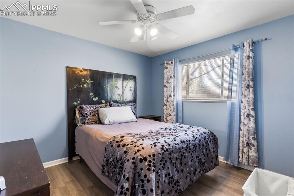 Image 18 of 35: Secondary bedroom