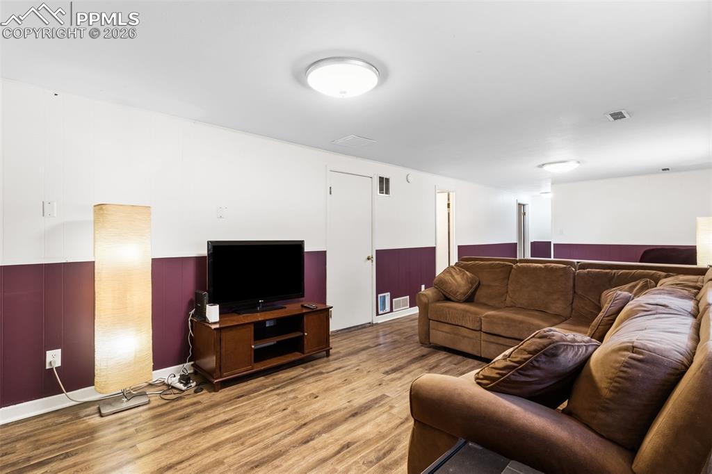 Image 21 of 35: Family Room