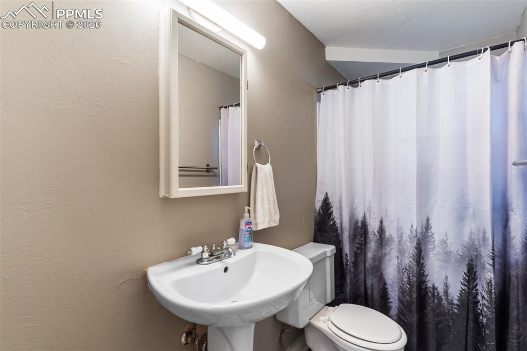 Image 24 of 35: 3/4 bath on lower level