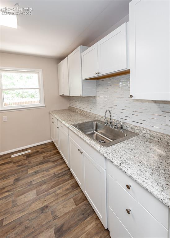 Image 18 of 39: Kitchen