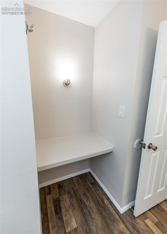 Image 36 of 39: Mud Room