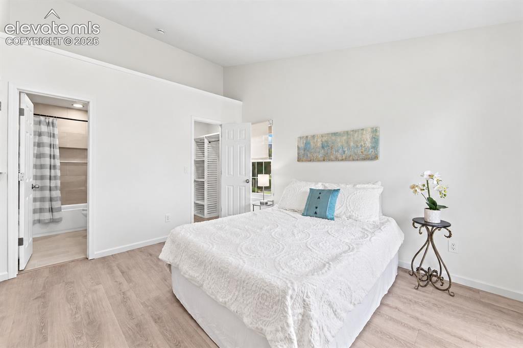 Image 10 of 29: Bedroom