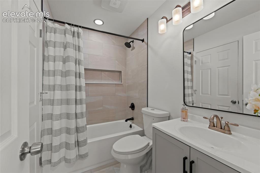 Image 12 of 29: Bathroom