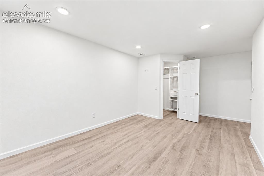 Image 17 of 29: Bedroom