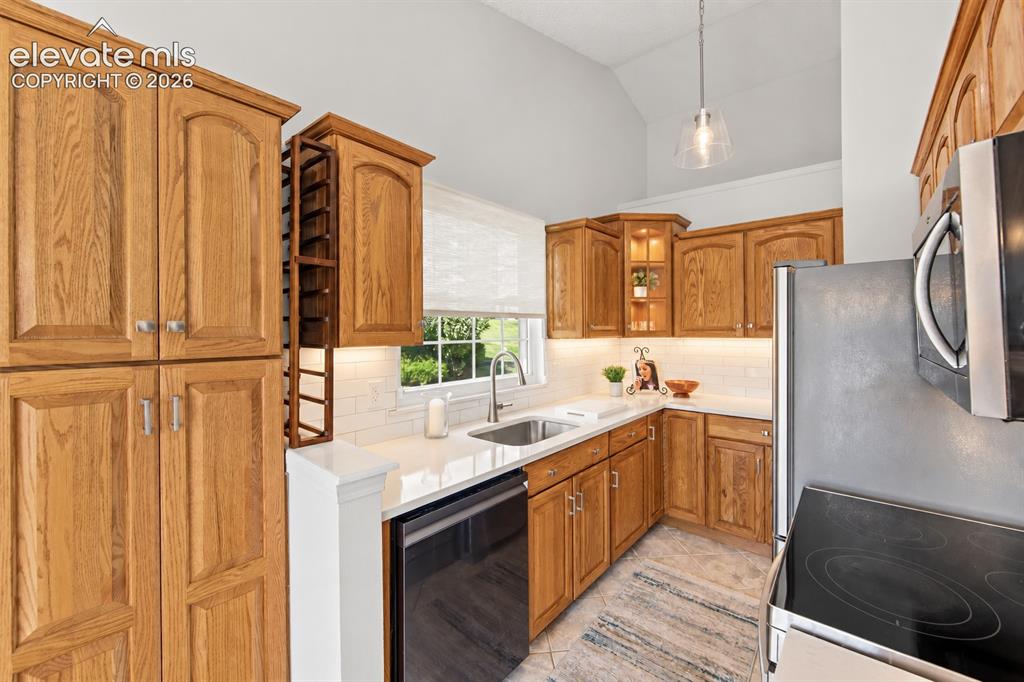 Image 7 of 29: Kitchen