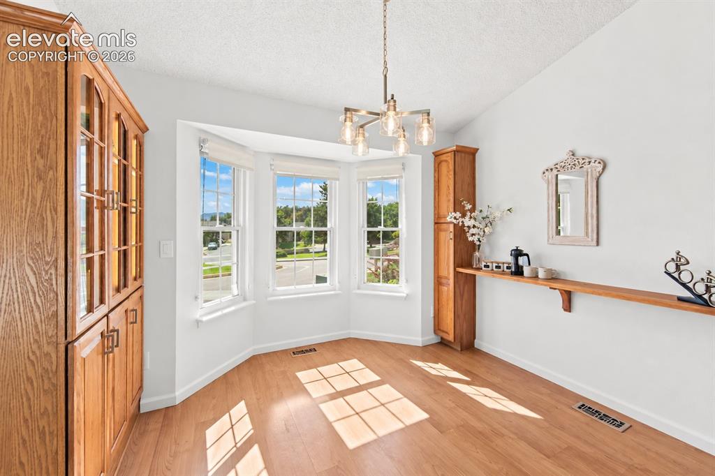Image 9 of 29: Dining Area