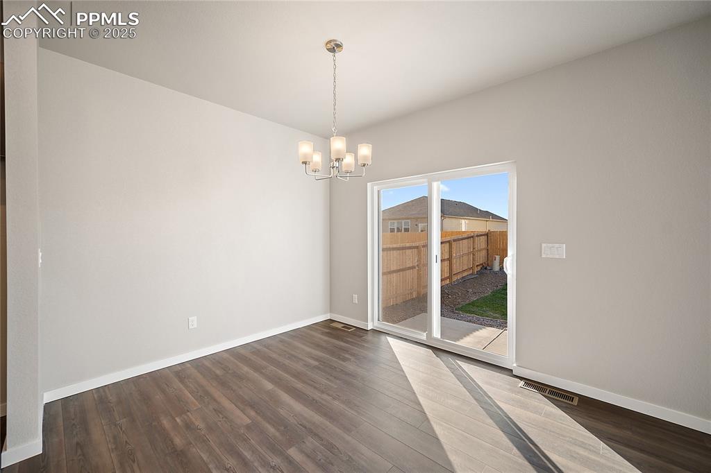 Image 13 of 36: Dining Area