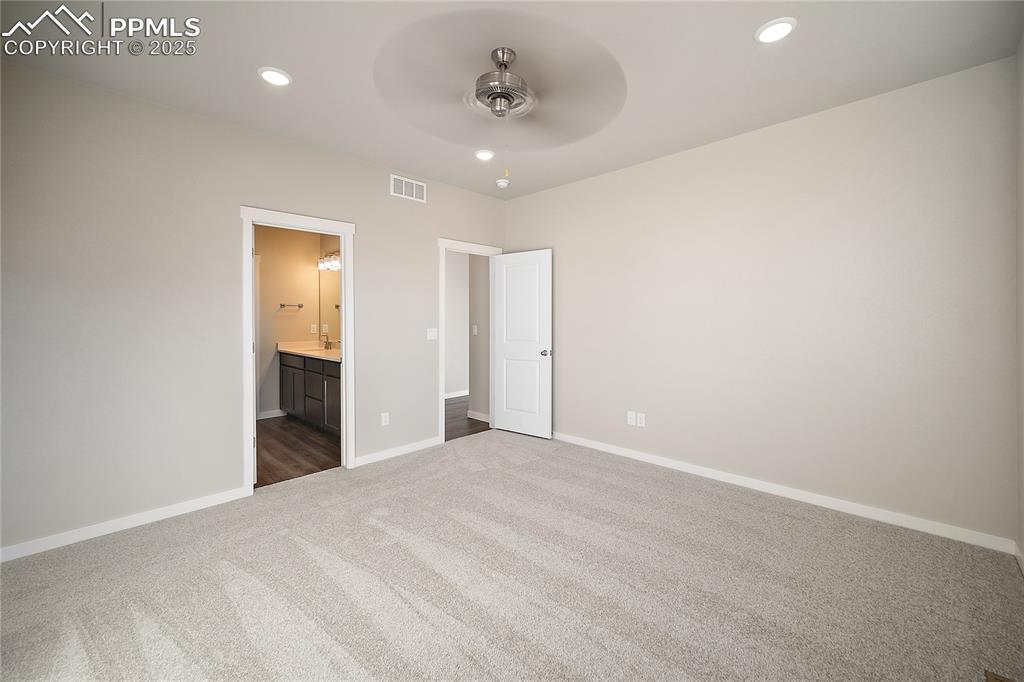 Image 21 of 36: Bedroom