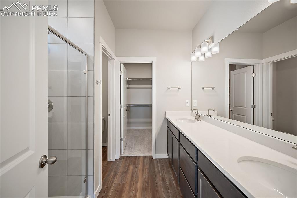 Image 22 of 36: Bathroom