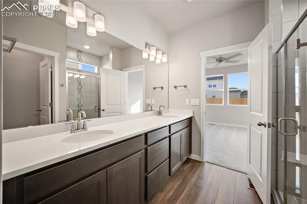 Image 24 of 36: Bathroom