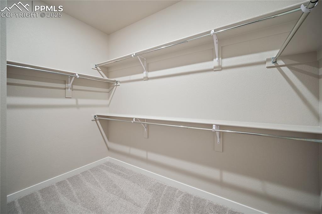 Image 25 of 36: Closet