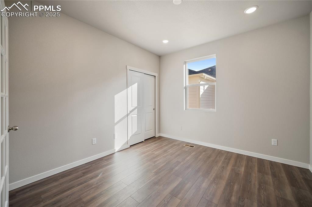 Image 5 of 36: Bedroom