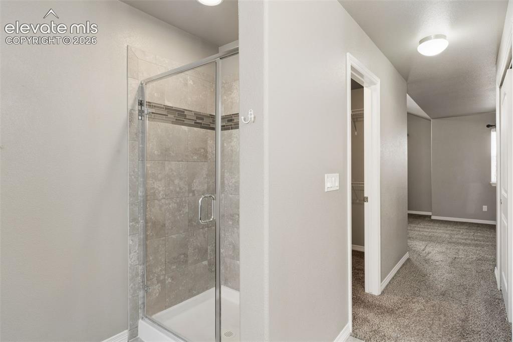 Image 23 of 42: Bathroom