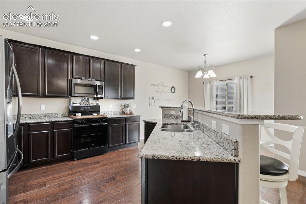 Image 6 of 42: Kitchen