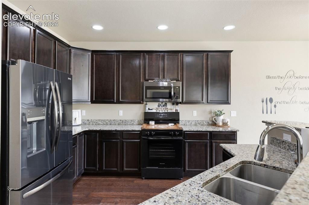 Image 7 of 42: Kitchen