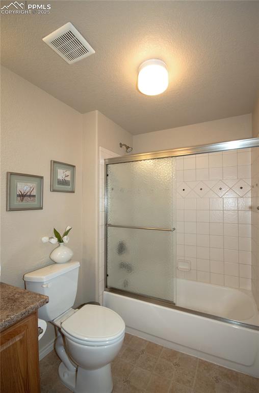 Image 35 of 43: Bathroom