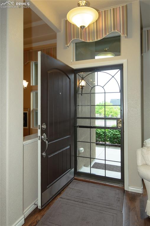 Image 7 of 43: Foyer entrance