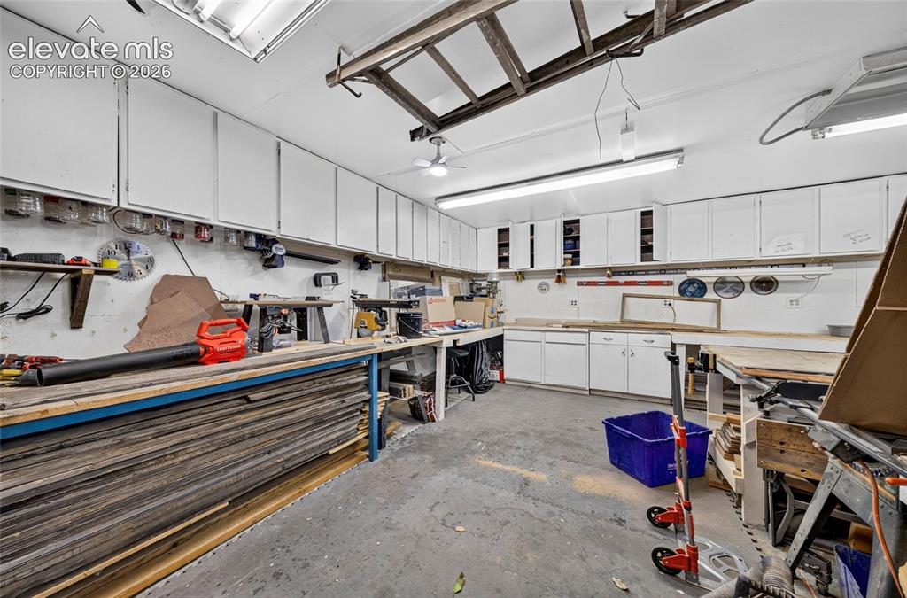 Image 36 of 36: Garage