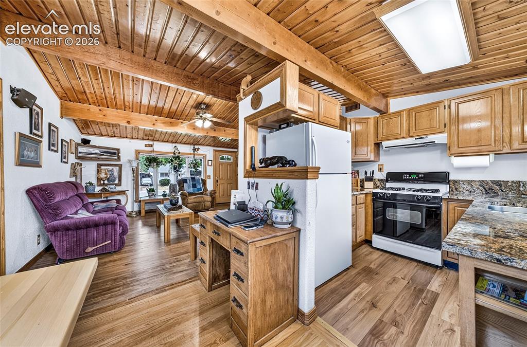Image 8 of 36: Kitchen