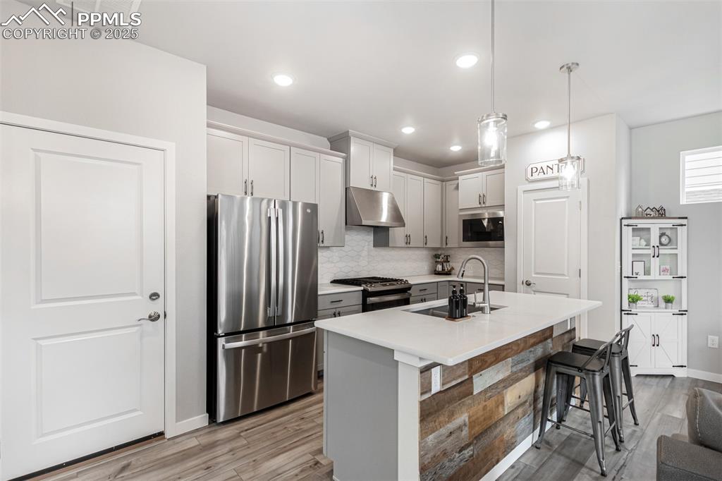 Image 15 of 45: Kitchen