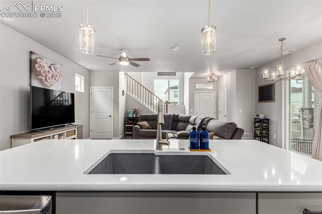 Image 18 of 45: Kitchen