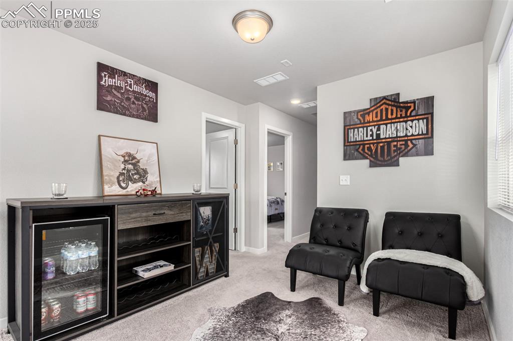 Image 21 of 45: Sitting Room