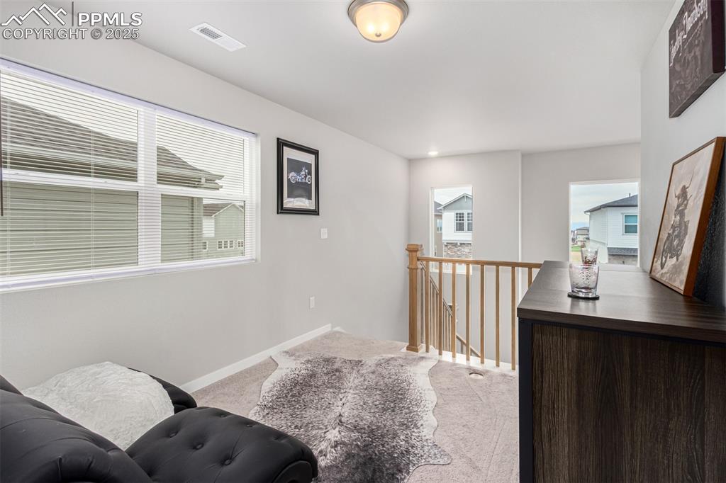 Image 22 of 45: Sitting Room