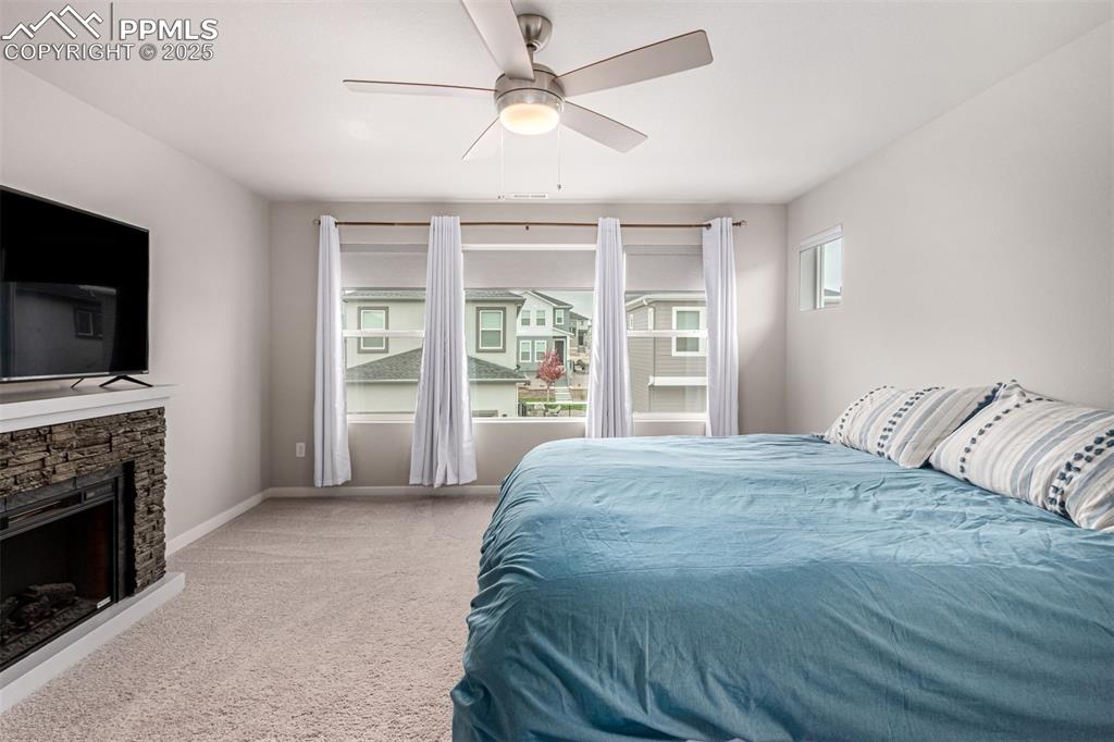 Image 23 of 45: Bedroom