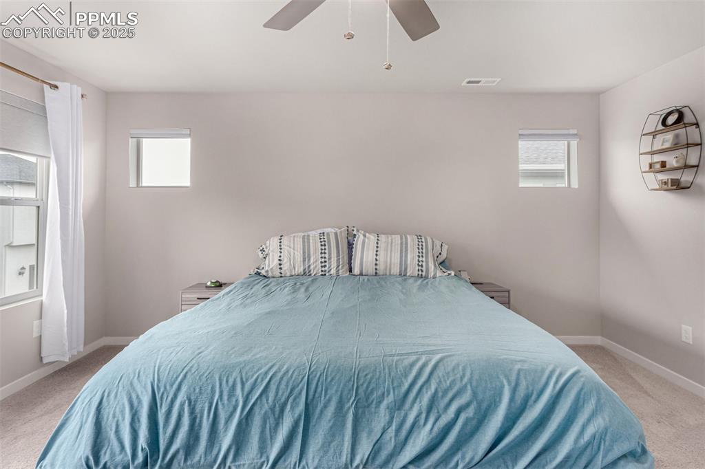 Image 24 of 45: Bedroom