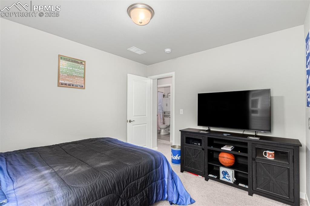 Image 32 of 45: Bedroom