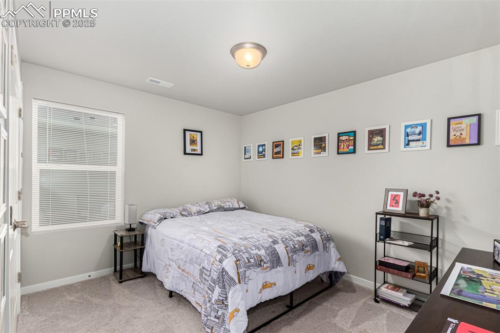 Image 33 of 45: Bedroom