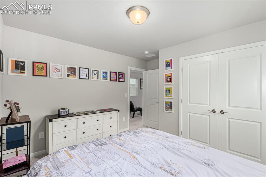 Image 34 of 45: Bedroom