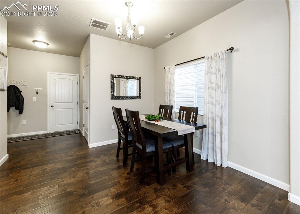 Image 14 of 48: Dining Area