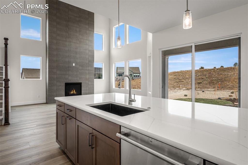 Image 15 of 39: Kitchen